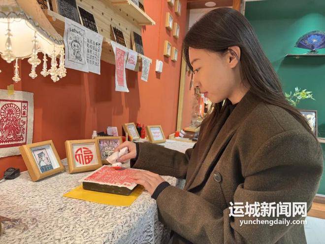 女孩张艳佳让非遗“潮”成日常瓦力棋牌游戏“00后”运城(图3)