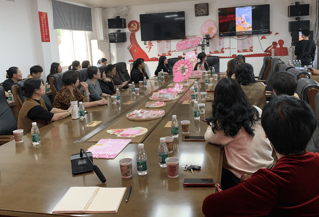 !霖磐镇妇联解锁创业新玩法!瓦利棋牌红桃粿变身文创潮品(图2) !霖磐镇妇联解锁创业新玩法!瓦利棋牌红桃粿变身文创潮品(图2)