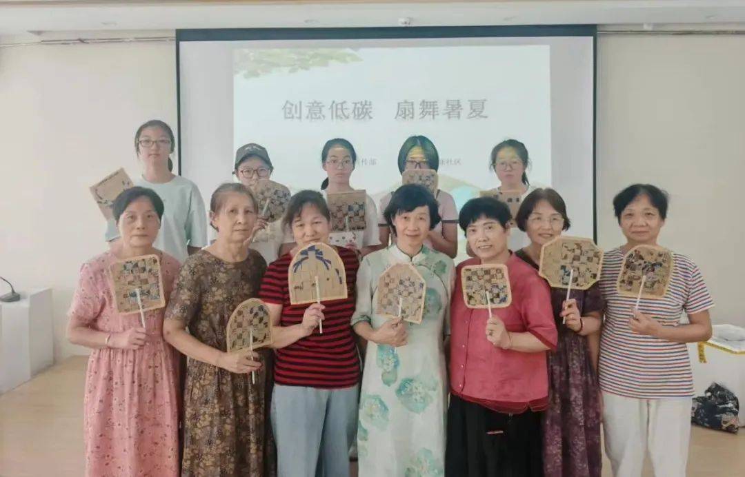 暨新时代文明实践中心上才艺了！瓦力娱乐棋牌白T恤上作画！诸(图8)